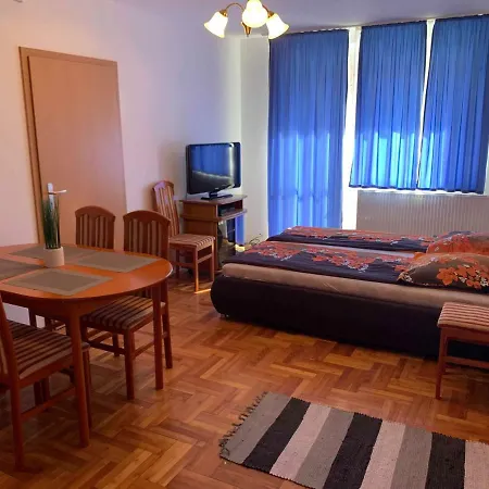 Oneplus Apartman *